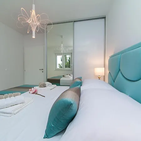 Blue Paradise ماكارسكا